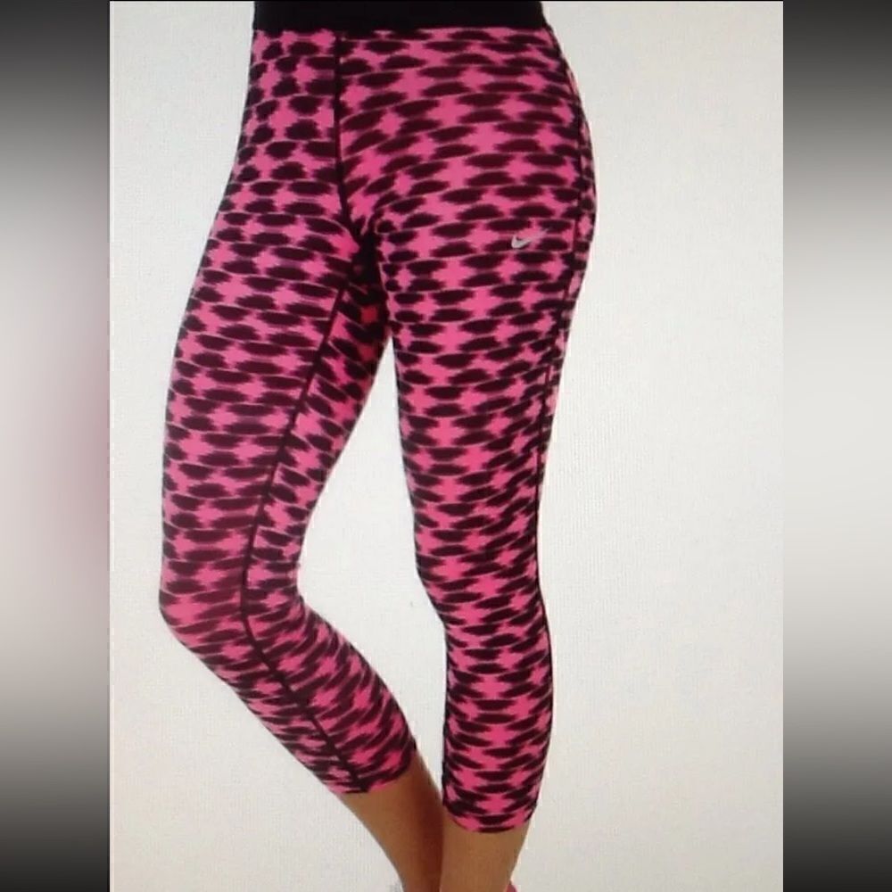 Nike Women's Printed Relay fitness Crop Pink Pow Black  645610 667